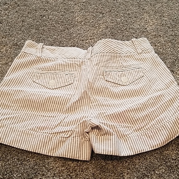 Shorts - Picture 3 of 3